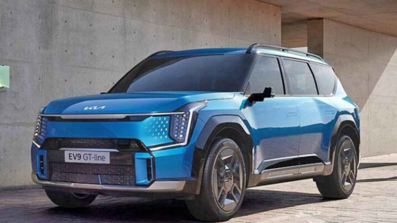 Kia wins three 2025 IIHS TOP SAFETY PICK+ awards, confirming its leadership in safety and advanced vehicle technologies. 