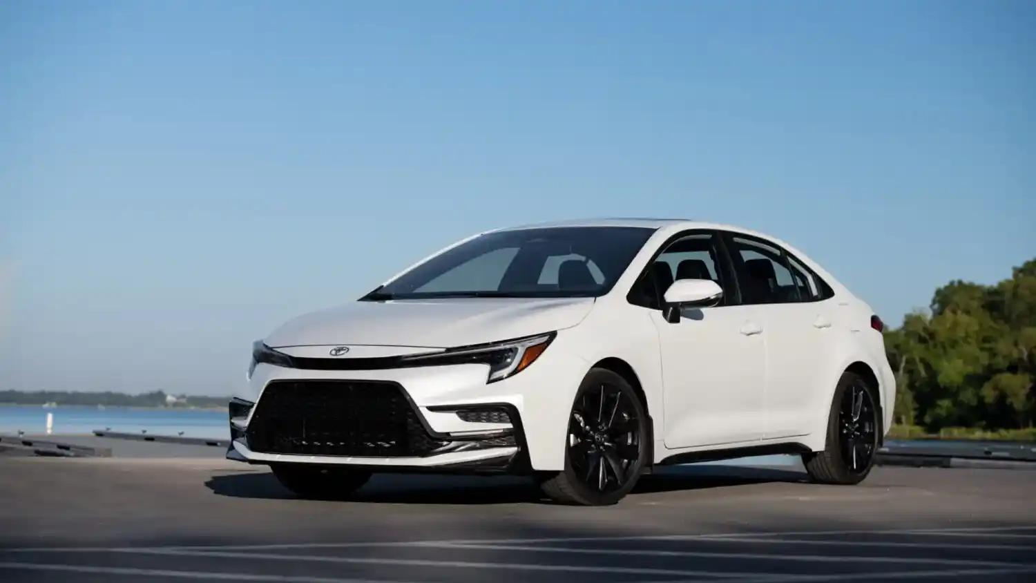 A detailed comparison between Toyota Corolla and Hyundai Elantra covering price, features, fuel economy, comfort, and after sales to find the best value sedan.