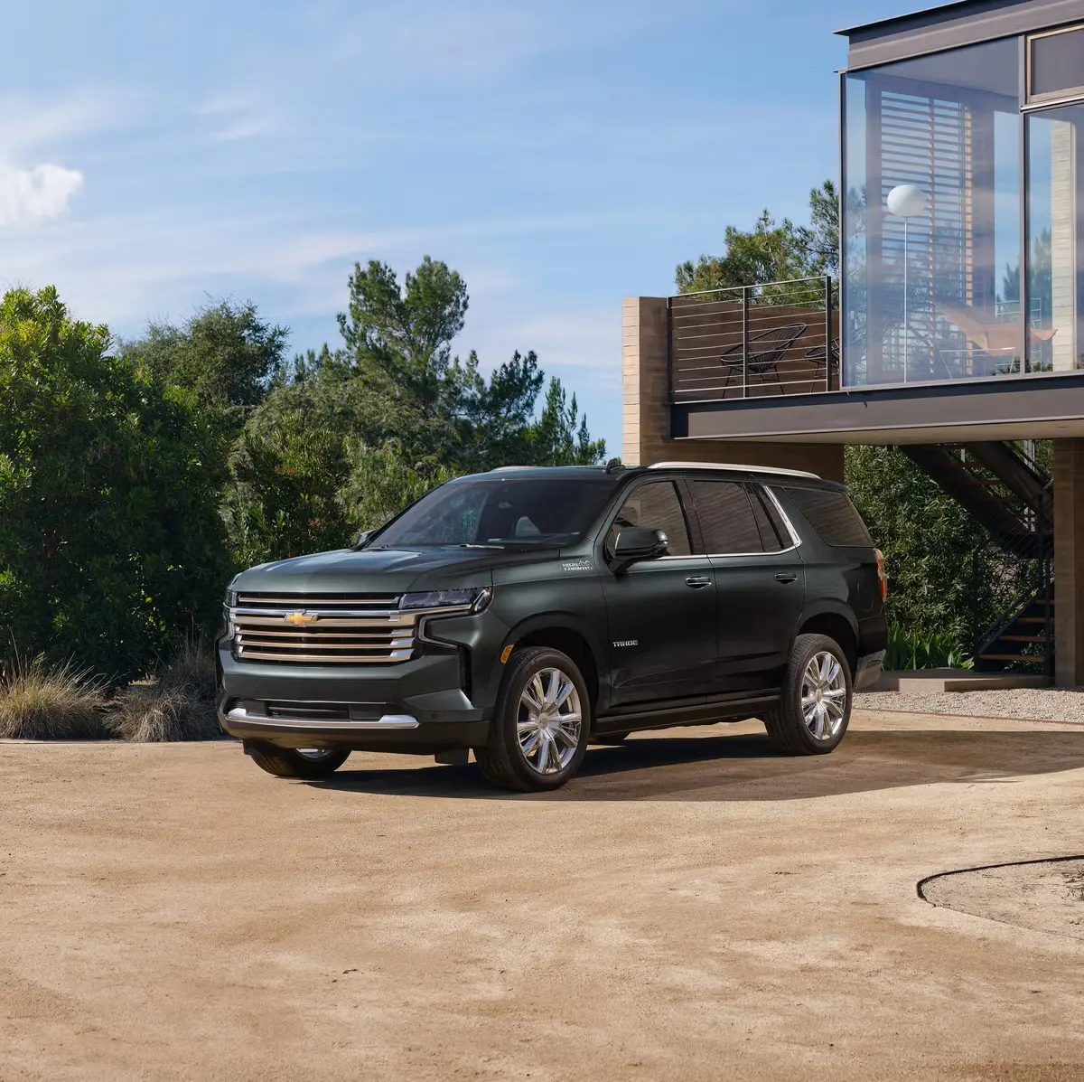 Named after the stunning Lake Tahoe, the Chevrolet Tahoe blends rugged performance with refined luxury, making it a top SUV choice for drivers across the GCC.
