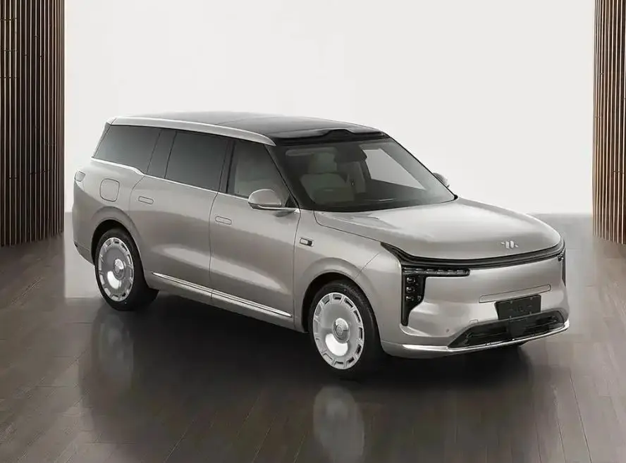 Experience the all new IM LS9, a luxury extended range SUV with 673 hp, dual electric motors, 450 km EV range, sleek design, and advanced intelligent features.