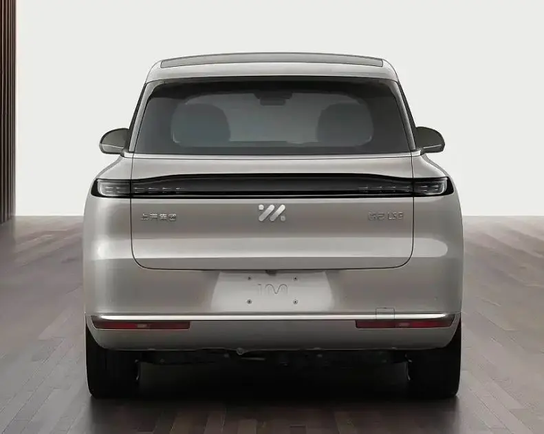 Experience the all new IM LS9, a luxury extended range SUV with 673 hp, dual electric motors, 450 km EV range, sleek design, and advanced intelligent features.