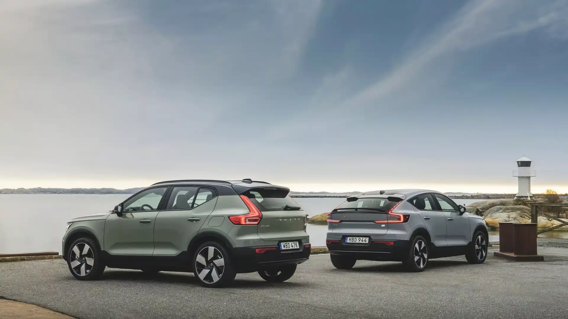 Article about a class-action lawsuit against Volvo for unexpected acceleration in XC40 electric cars endangering public safety. 