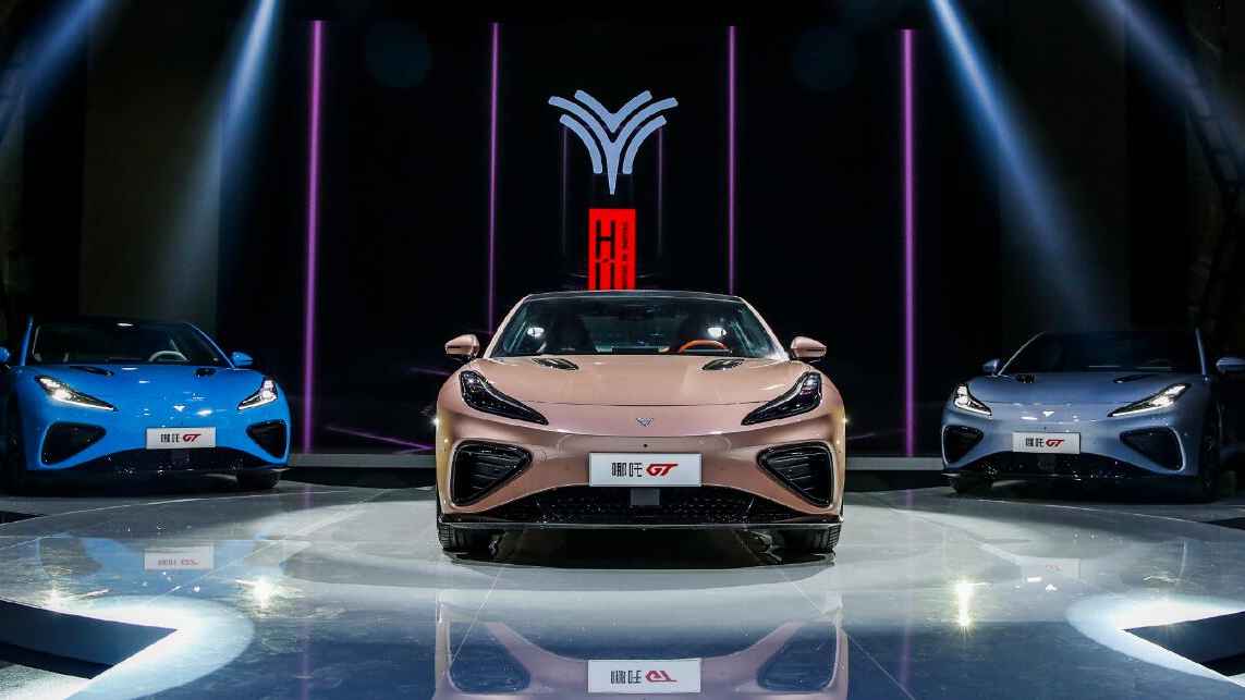 The article summarizes how Zeekr and Neta inflated sales by registering undelivered cars(so-called “zero-mileage used cars), impacting EV market transparency.