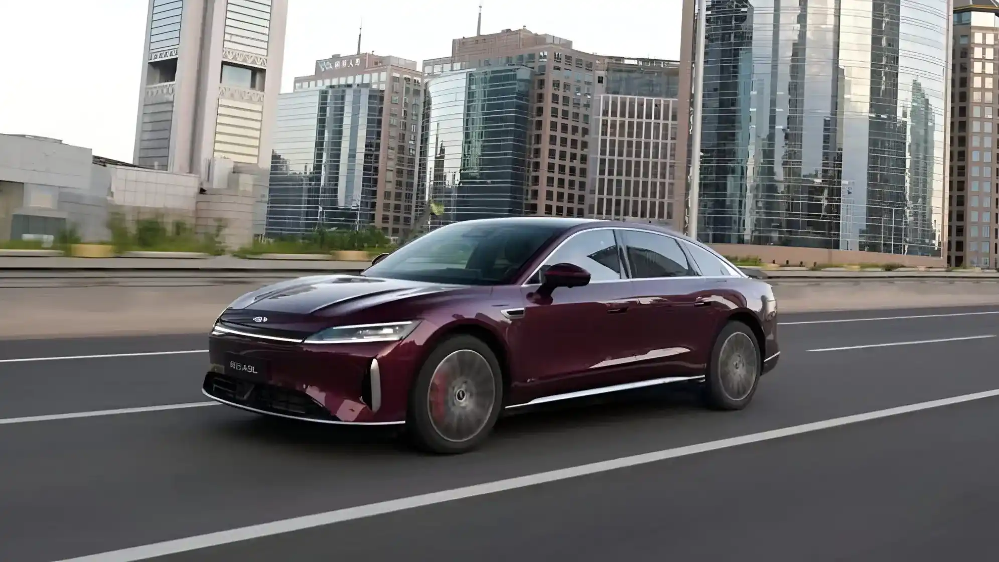 شيري فولوين A9L 2025 تصل الى السوق السعودية بتصميم فاخر واداء هجين قوي، ومدى كهربائي حتى 260 كم ومدى اجمالي يتجاوز 2500 كم، وسعر يبدا من 74,250 ريال. 