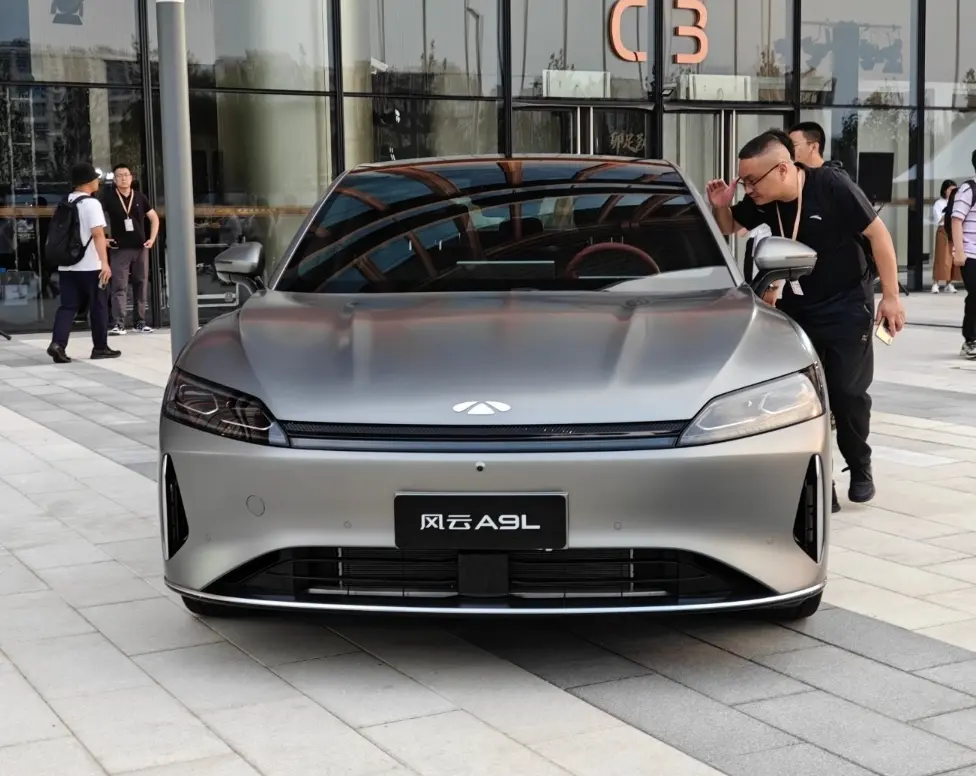 شيري فولوين A9L 2025 تصل الى السوق السعودية بتصميم فاخر واداء هجين قوي، ومدى كهربائي حتى 260 كم ومدى اجمالي يتجاوز 2500 كم، وسعر يبدا من 74,250 ريال. 