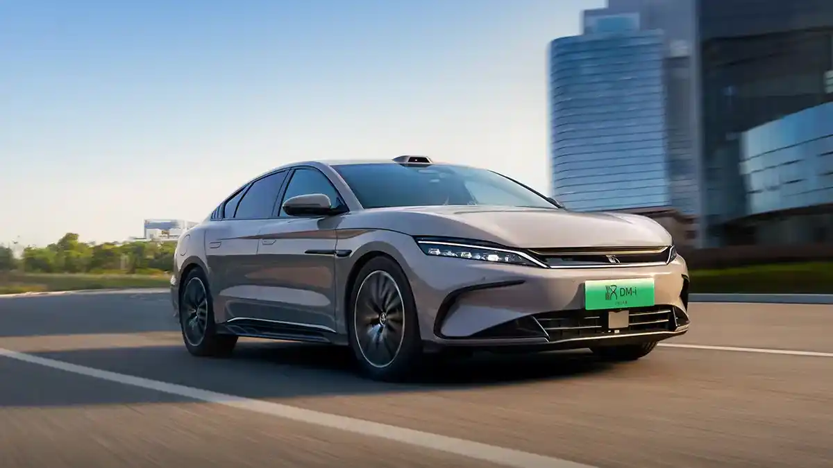 Test drive review of the 2025 BYD Han EV in Saudi Arabia highlighting its design, performance, electric range, fast charging, and luxury tech features.