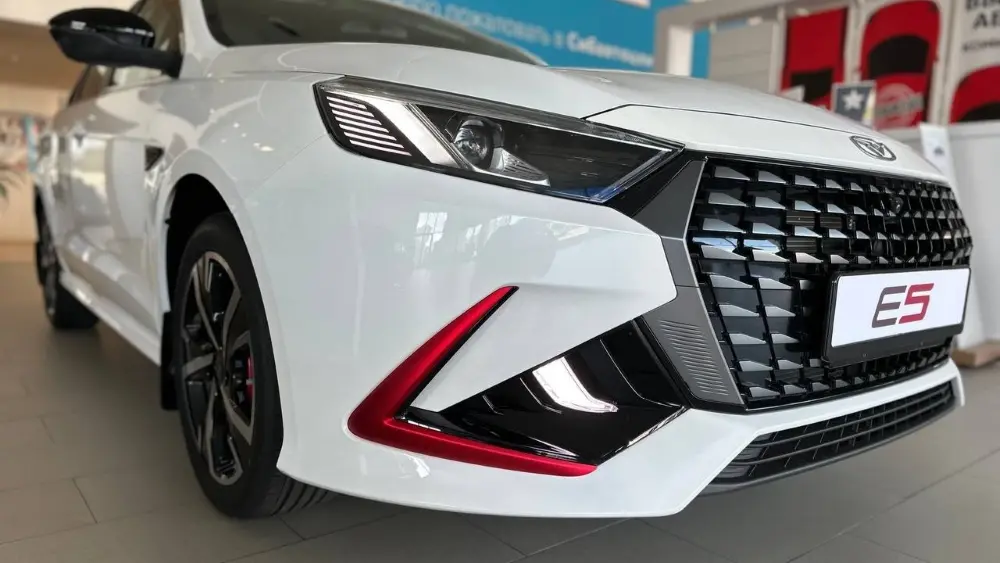كايي E5 لكجري 2025 تصل الى السعودية بتصميم انيق، ومقصورة ذكية مزودة بشاشة 10.25 بوصة، وكاميرا 360، ومحرك تيربو اقتصادي بقوة 156 حصان، بسعر يبدا من 64,285 ريال.