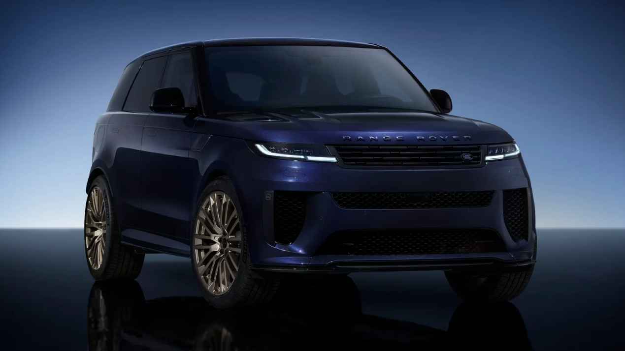 The Range Rover Sport “Nocturne” is the first bespoke SV edition, blending luxury, high performance, and Mediterranean night-inspired design. 