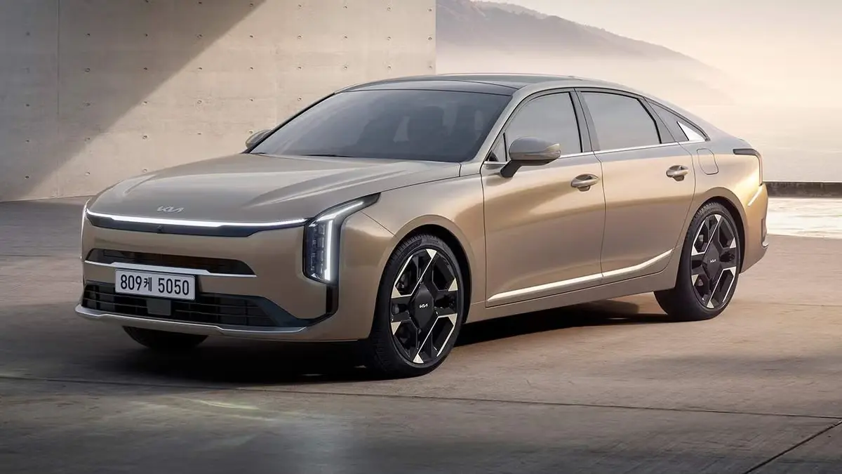 Top full size sedans in Saudi Arabia 2025 include Kia K8, Azera, Lexus ES, and Genesis G90 with full specs, official prices, and used car buying options.