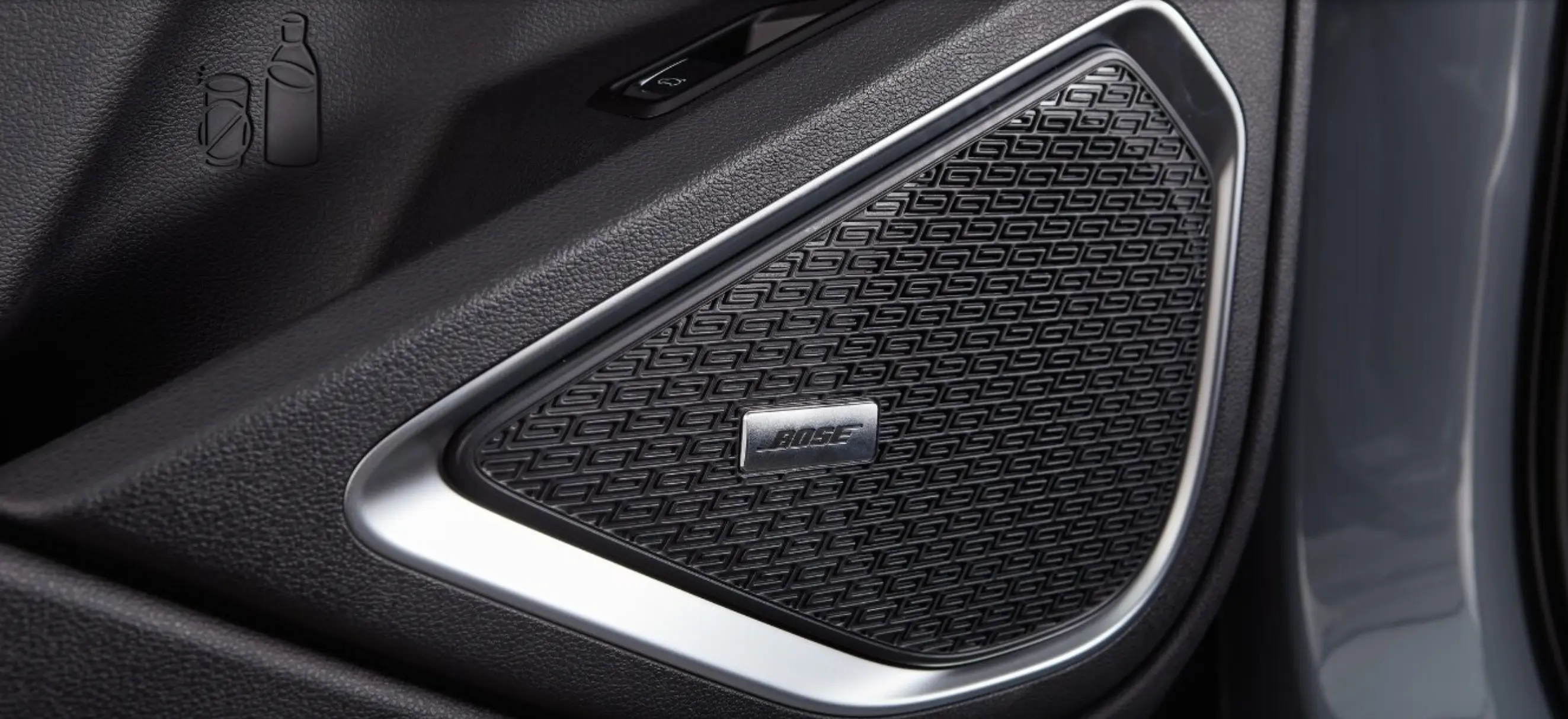 Discover the sporty and luxurious interior of the 2025 Geely Tugella in Saudi Arabia with digital screens, BOSE sound, premium seats, and smart comfort features
