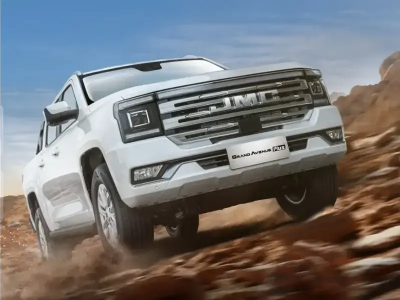 Discover the 2025 JMC Grand Avenue Plus in Saudi Arabia with full specs and key differences between LX and SLX trims in design, tech, and safety features.