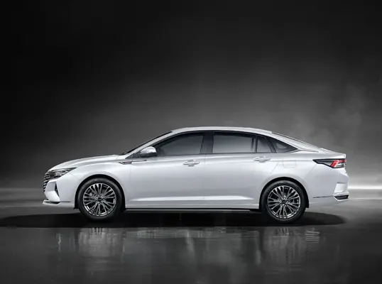 Discover the 2025 Dongfeng Shine Max E2 in Saudi Arabia, a stylish midsize sedan with a turbo engine, advanced features, and premium comfort from 76,900 SAR.