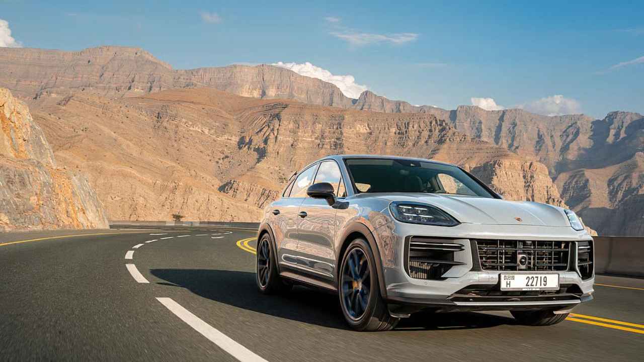 مراجعة تفصيلية لبورش كايين تيربو GT 2025، SUV فاخرة بأداء عالي تخطت الأرقام القياسية في حلبة ياس مارينا. 