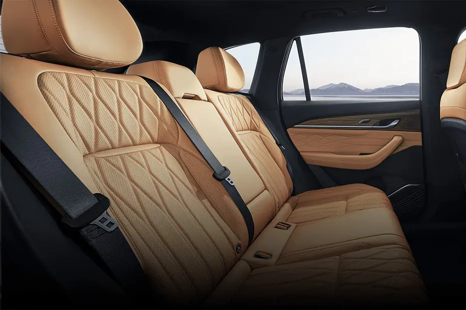 Discover the 2026 Geely Monjaro facelift in Saudi Arabia with updated design, smart features, strong performance, full specs, safety tech, and pricing details.