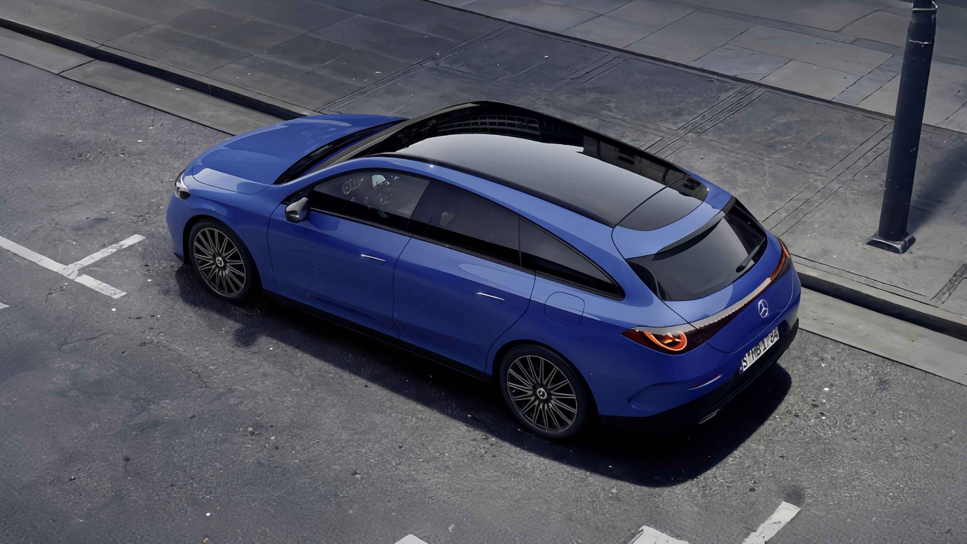 The most stylish shooting brake from Mercedes is getting a full upgrade — bigger size, more power, and new tech!This week, Mercedes released official images of the third-generation CLA Shooting Brake.The electric version will launch this fall, while hybrid variants will follow early next year.