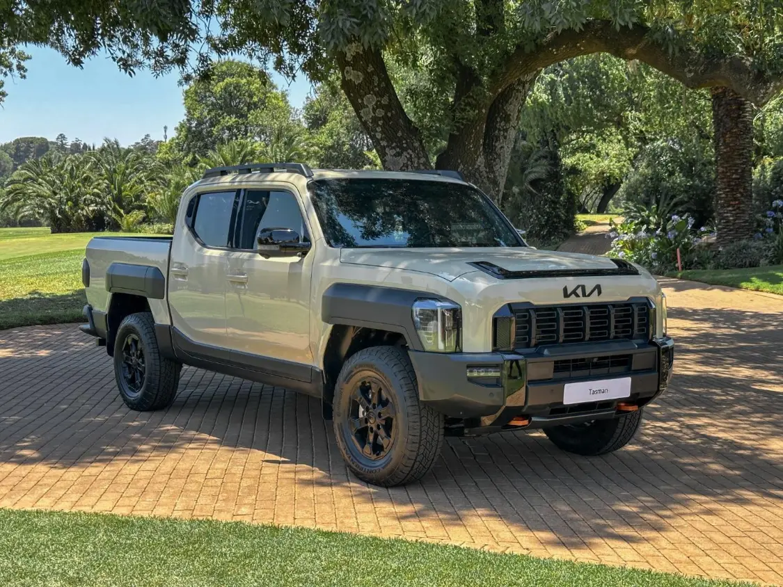 Explore the 2026 Kia Tasman XPro with advanced off road tech, powerful engines, smart driving systems, and remote parking, starting from 192,390 SAR. 