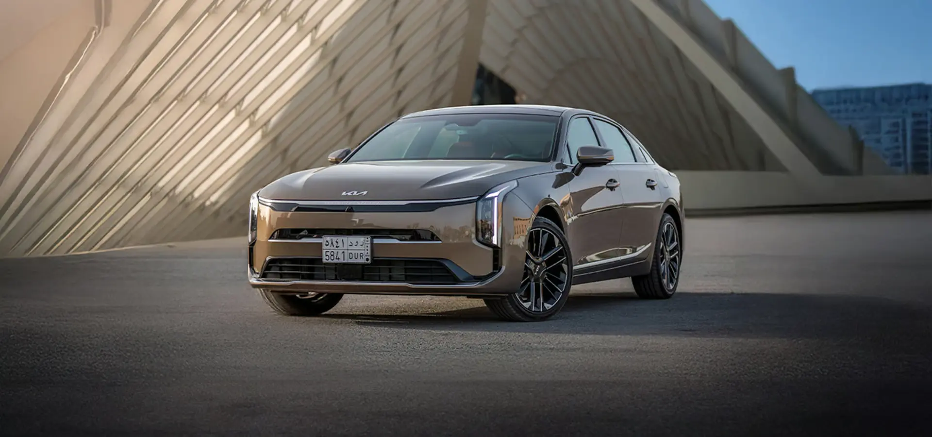 Find out the top full size sedans in Saudi Arabia for 2025, including Kia K8, Hyundai Azera, Lexus ES, and Genesis G90, with full specs, trims, and prices.