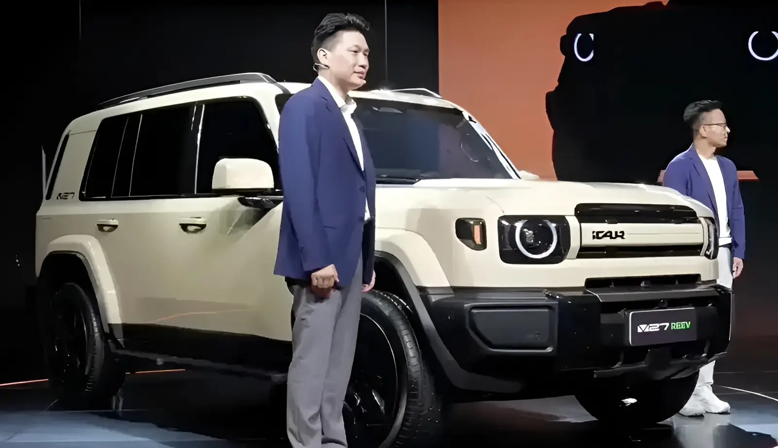 الكشف العالمي عن iCAR V27 2025 من دبي بتصميم اوف رود فاخر، ومدى كهربائي يصل الى 200 كم، ونظام دفع رباعي بقوة 449 حصان، بسعر يبدا من 102,000 ريال سعودي.