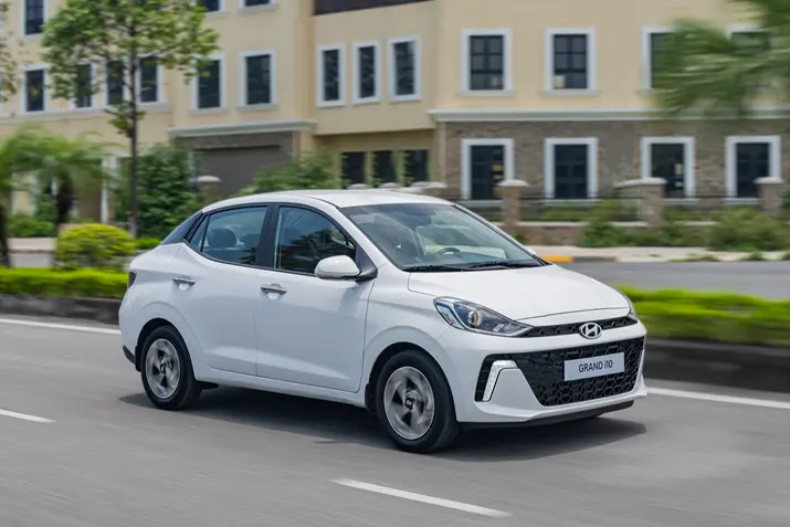 Explore the best 2025 Korean cars under 70,000 SAR in Saudi Arabia with full specs and price comparisons between the Hyundai i10, Accent, and Kia Pegas.