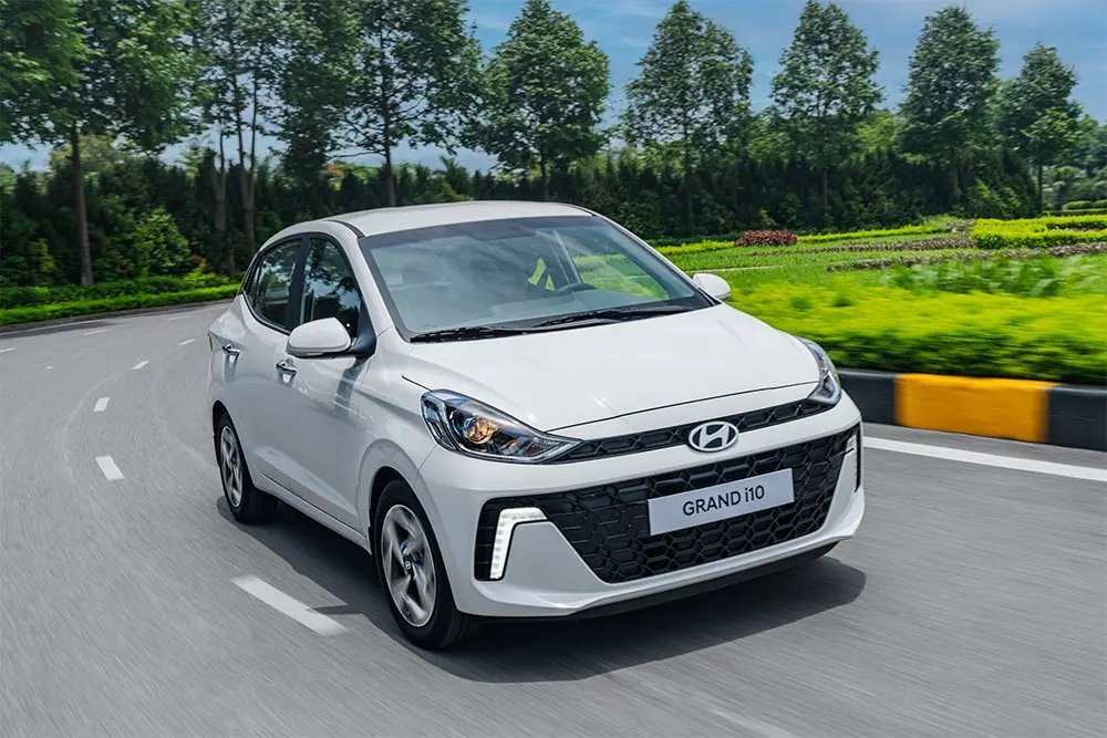 Explore the best 2025 Korean cars under 70,000 SAR in Saudi Arabia with full specs and price comparisons between the Hyundai i10, Accent, and Kia Pegas.