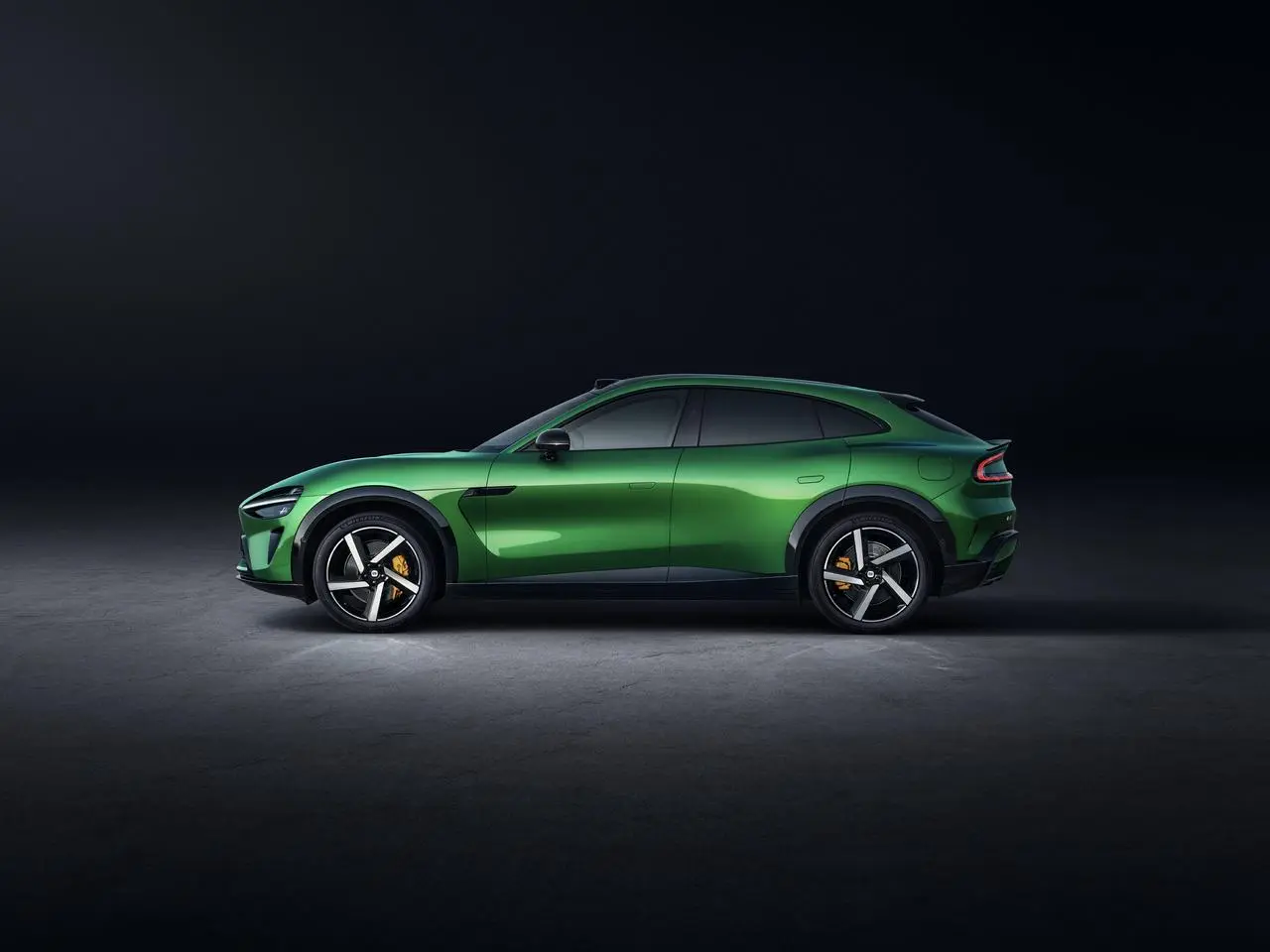 Discover the all new Xiaomi YU7 2025 electric SUV with an 835 km range, 690 hp power, luxury tech features, and a starting price from AED 185,000 in the UAE.