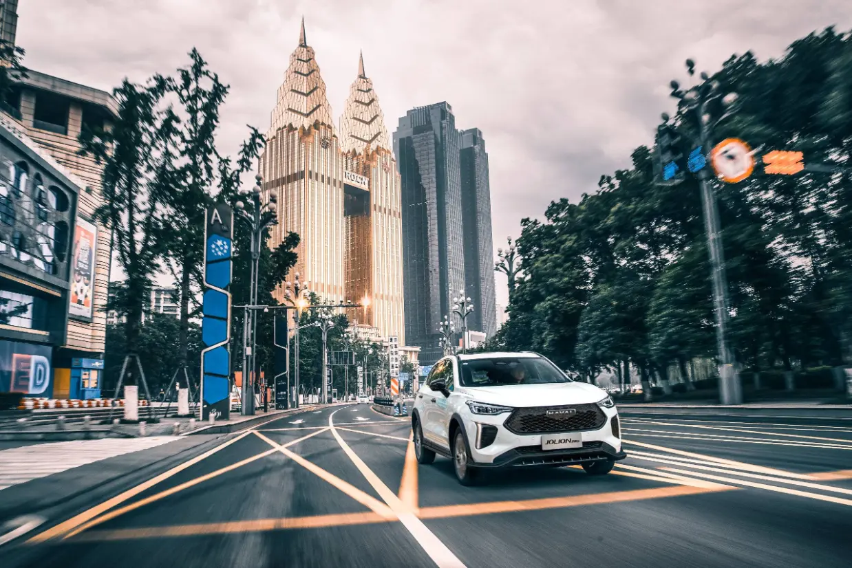 Discover the new 2025 Haval Jolion Pro in Saudi Arabia with a bold design, smart tech, a turbo engine, and a 6 year warranty starting from 87,285 SAR.