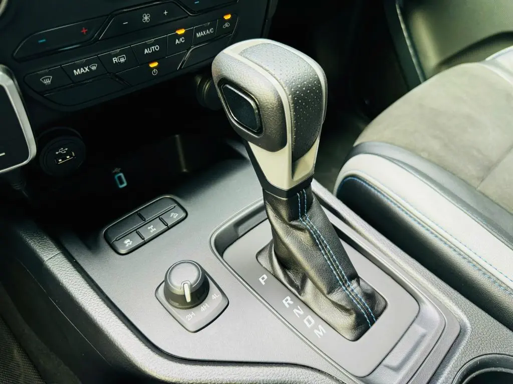 Learn how to check a car's transmission before buying used in Saudi Arabia or UAE. Spot warning signs early and avoid expensive repairs with this simple guide.