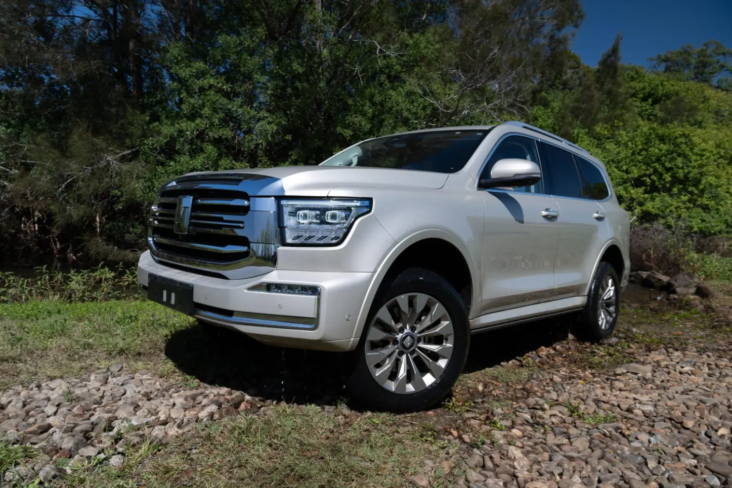 The 2025 Tank 500 facelift blends luxury with smart tech like lidar and Coffee Pilot Ultra, offering hybrid power and premium comfort for GCC drivers.