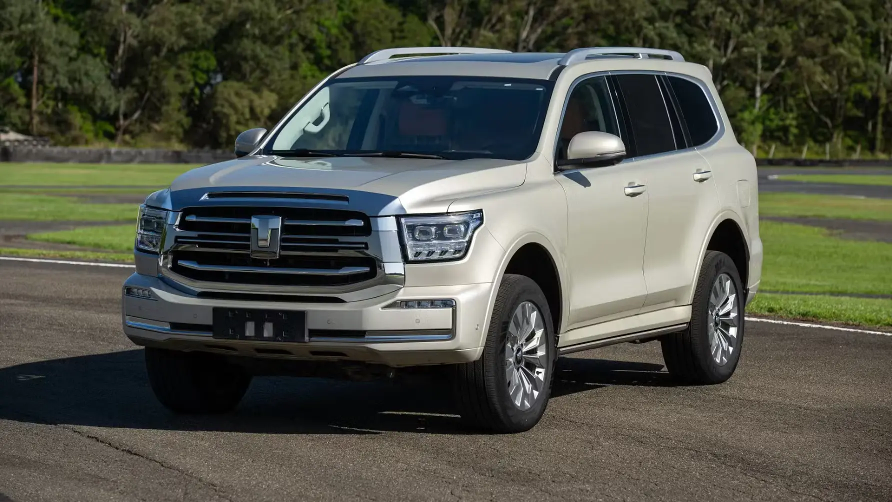The 2025 Tank 500 facelift blends luxury with smart tech like lidar and Coffee Pilot Ultra, offering hybrid power and premium comfort for GCC drivers.