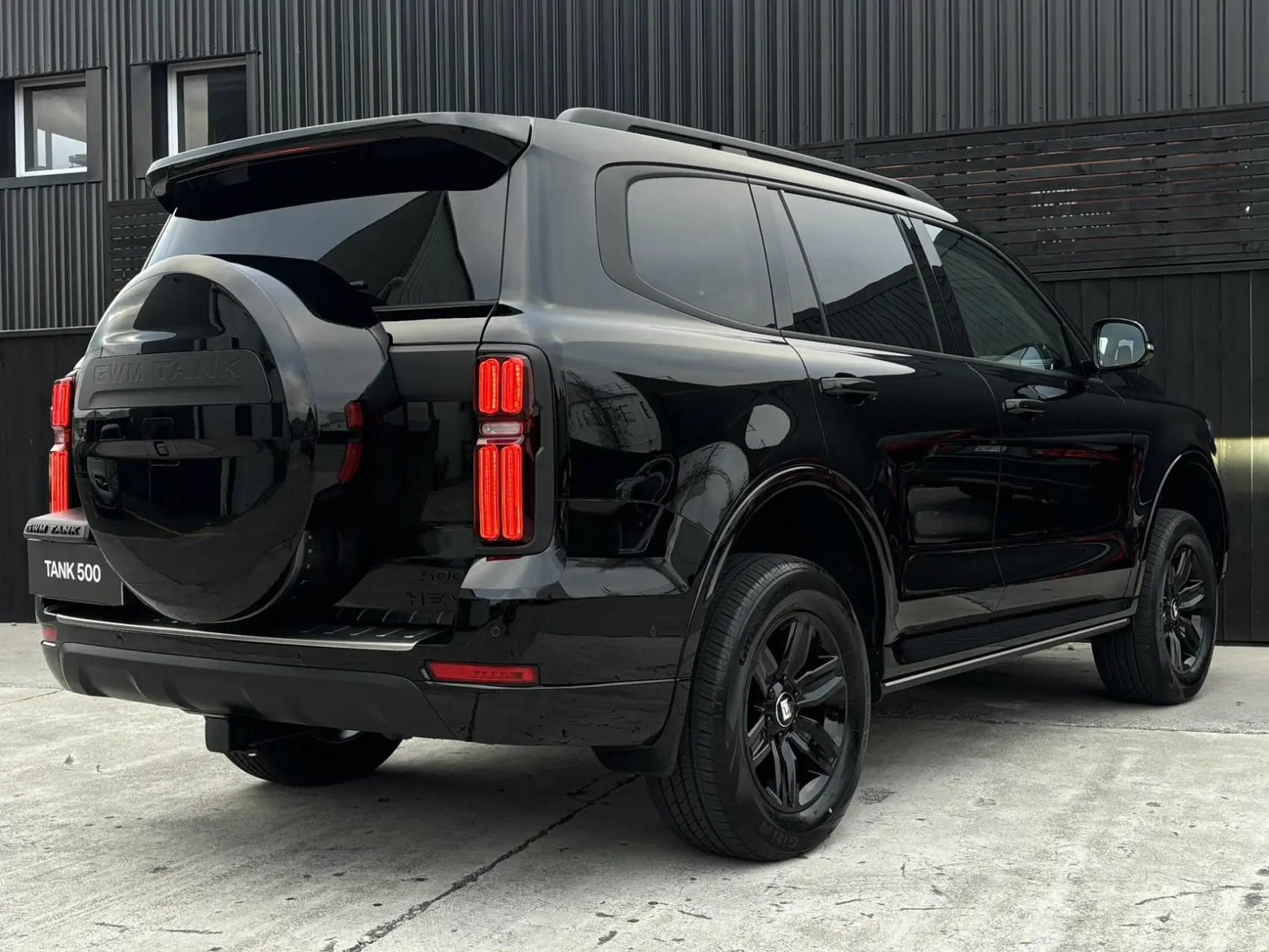 Explore the 2026 Tank 500 Black Edition in Saudi Arabia with its powerful V6 hybrid engine, bold black design, luxury interior, and cutting edge safety features