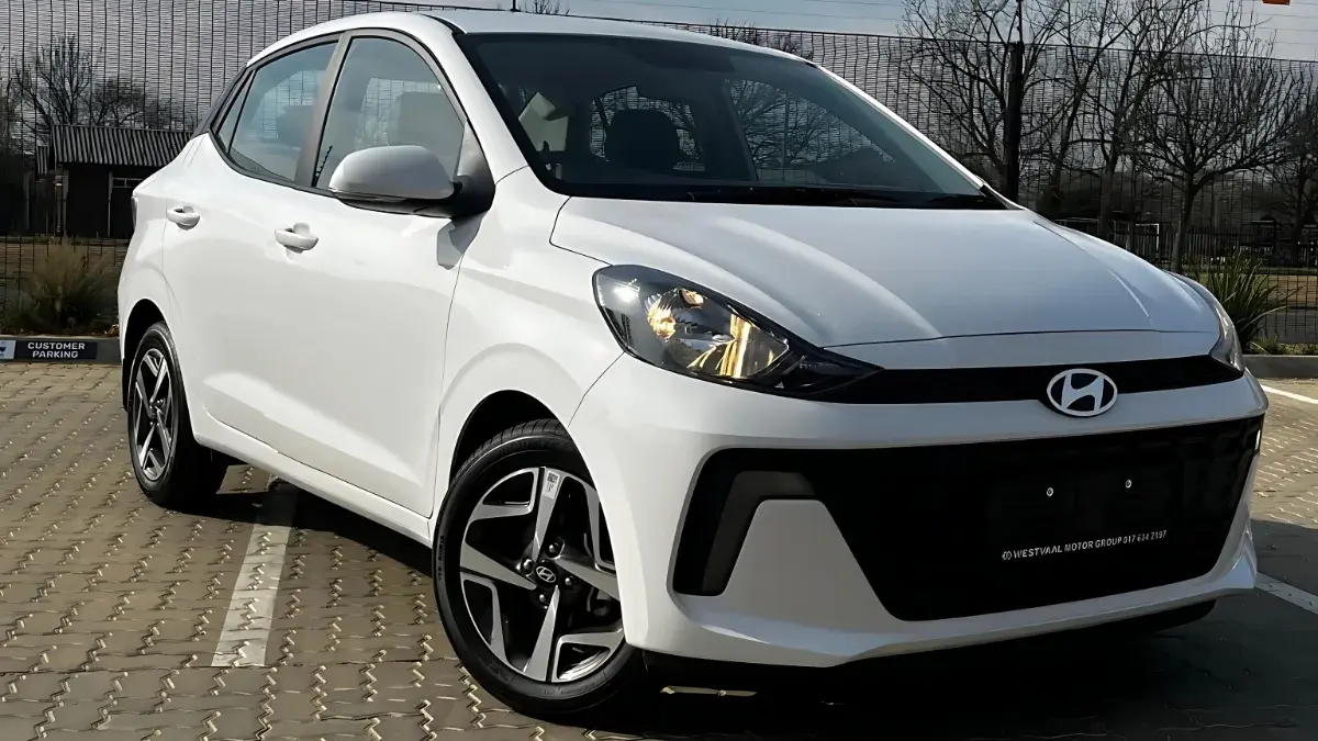 Discover the best girls cars in Saudi Arabia in 2025 under 100k SAR with specs and prices for Kia K3, Hyundai i10, Kona, and Toyota RAV4, new and used options.