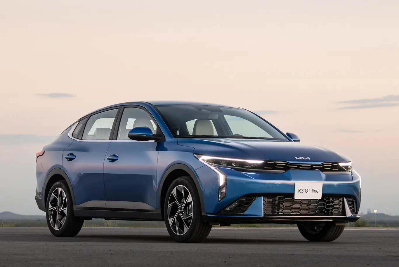 Discover the best girls cars in Saudi Arabia in 2025 under 100k SAR with specs and prices for Kia K3, Hyundai i10, Kona, and Toyota RAV4, new and used options.