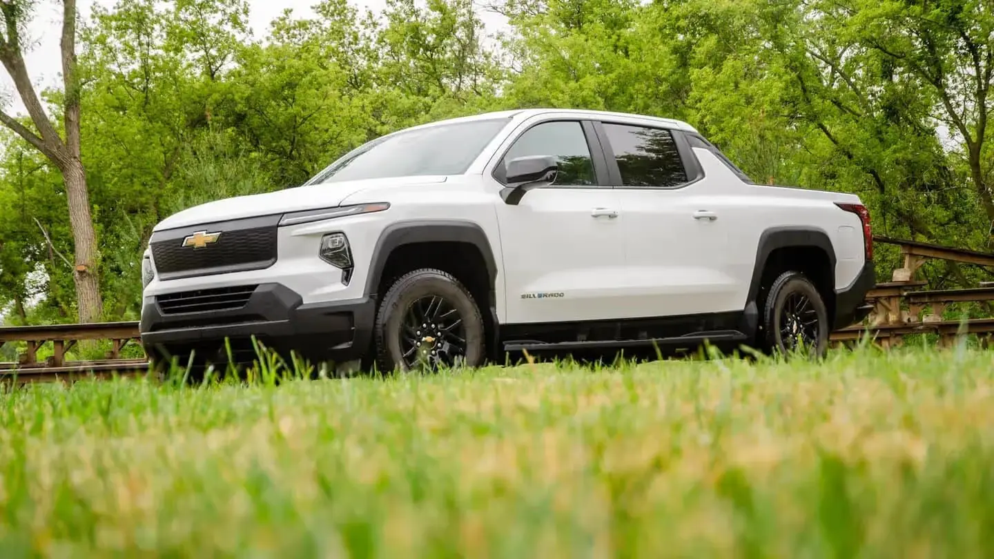Chevrolet Silverado EV breaks world record with 1705 km on one charge, exceeding official range by 214 percent and proving its electric technology leadership