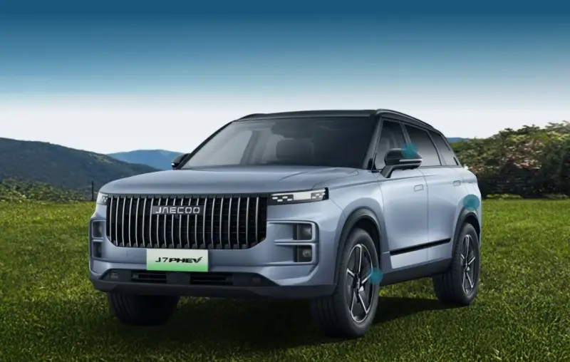 The new Jaecoo J7 PHEV debuts in Riyadh with a sleek design, advanced tech, a 91 km electric range, over 1200 km total range, and strong performance. 