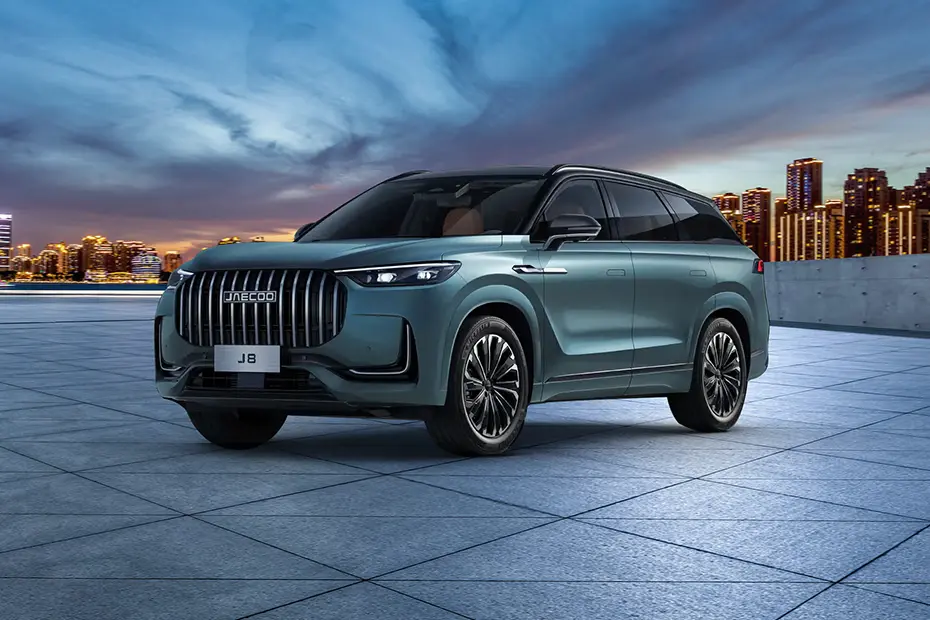 The Jaecoo J8 PHEV blends luxury and power with a sleek design, seven seat comfort, advanced tech, and up to 1000 km range for GCC roads and cities. 