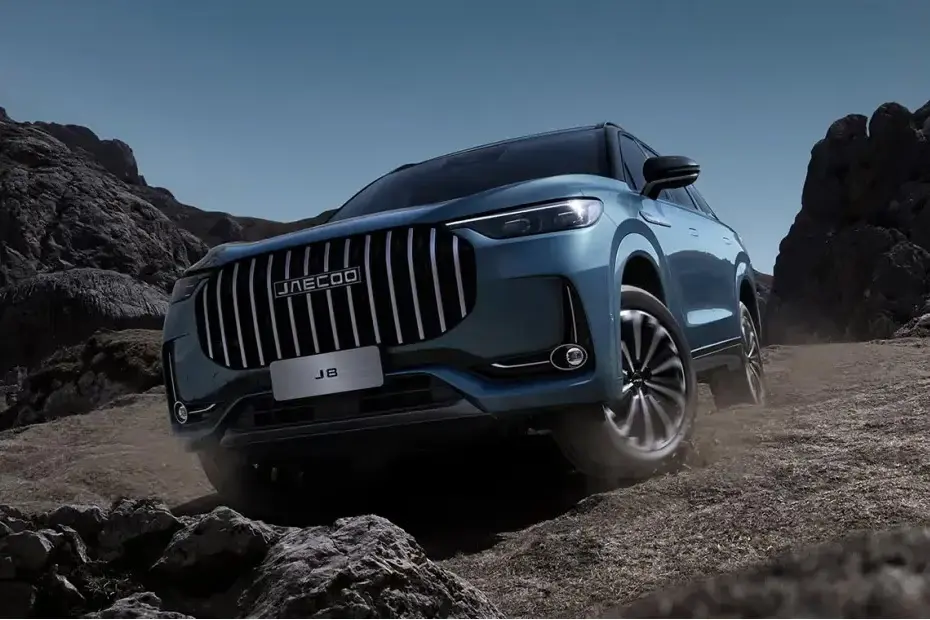 The Jaecoo J8 PHEV blends luxury and power with a sleek design, seven seat comfort, advanced tech, and up to 1000 km range for GCC roads and cities. 