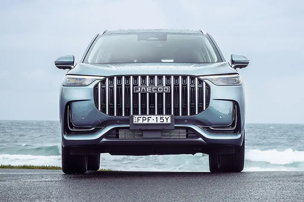 The Jaecoo J8 PHEV blends luxury and power with a sleek design, seven seat comfort, advanced tech, and up to 1000 km range for GCC roads and cities. 