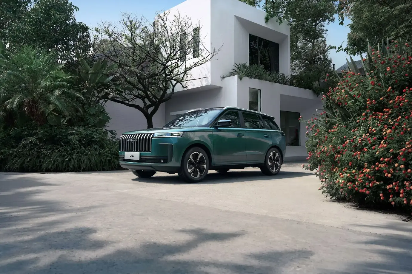 The Jaecoo J5 2025 debuts in Riyadh and heads to the UAE with a special edition blending elegance, advanced tech, and light off road capability for GCC drivers.