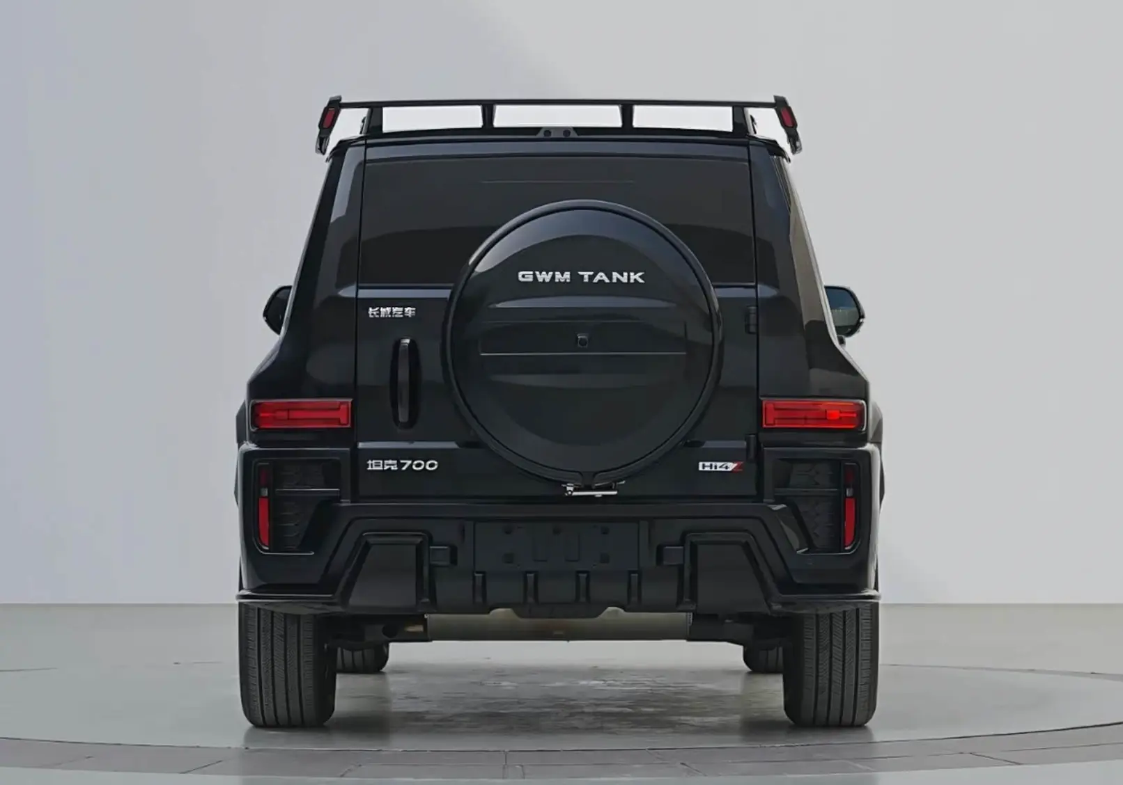 The 2025 Tank 700 Hi4-Z blends luxury SUV design with 865 hp hybrid power, a 190 km electric range, advanced lidar tech, and premium off road capabilities.