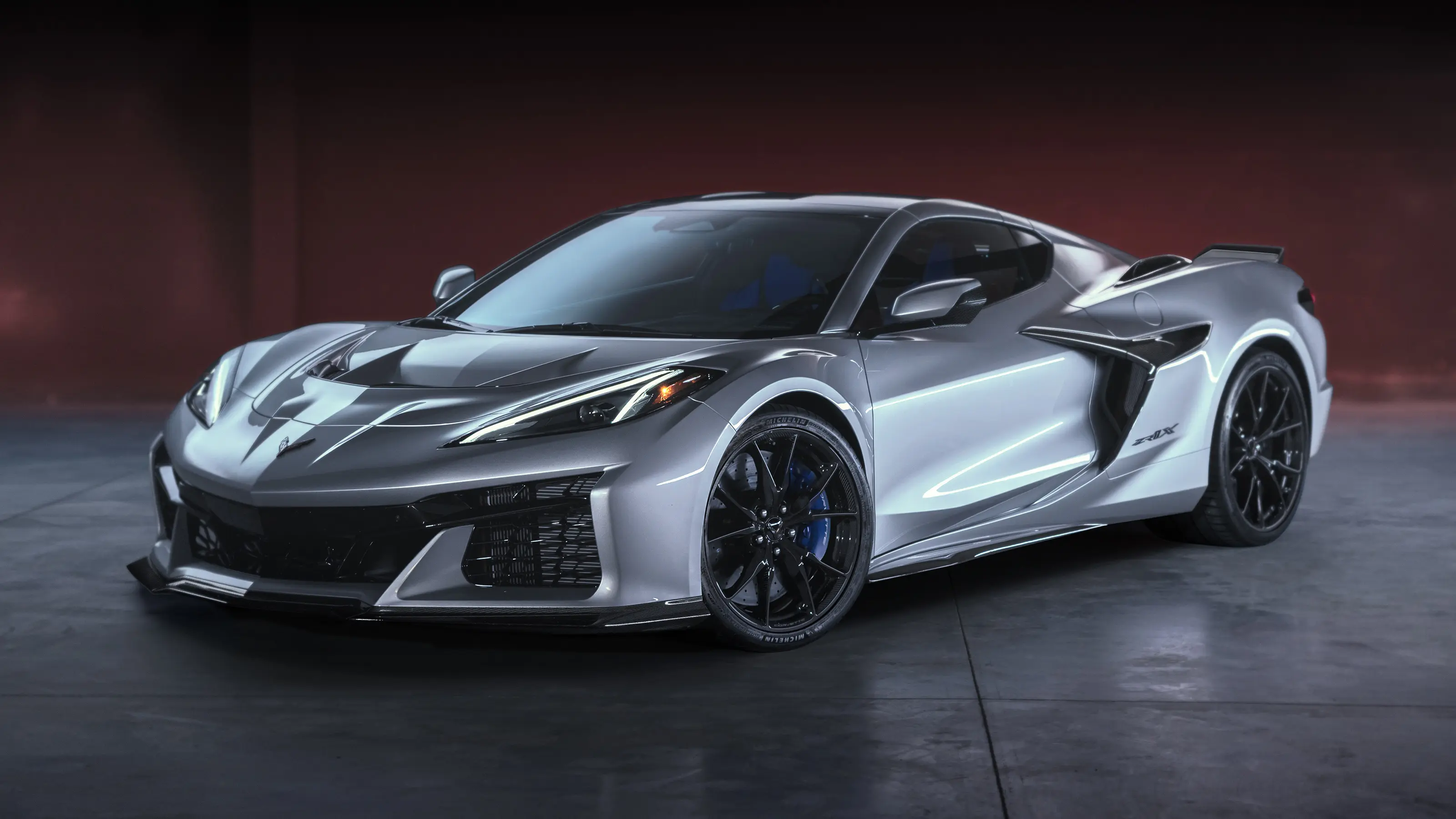 شفروليه كورفيت ZR1X 2025 تكسر قواعد المنافسة بقوة تصل الى 1250 حصان وسعر 750 الف ريال، متفوقة على اساطير تتجاوز 14 مليون ريال بزمن قياسي في نوربورغرينغ.