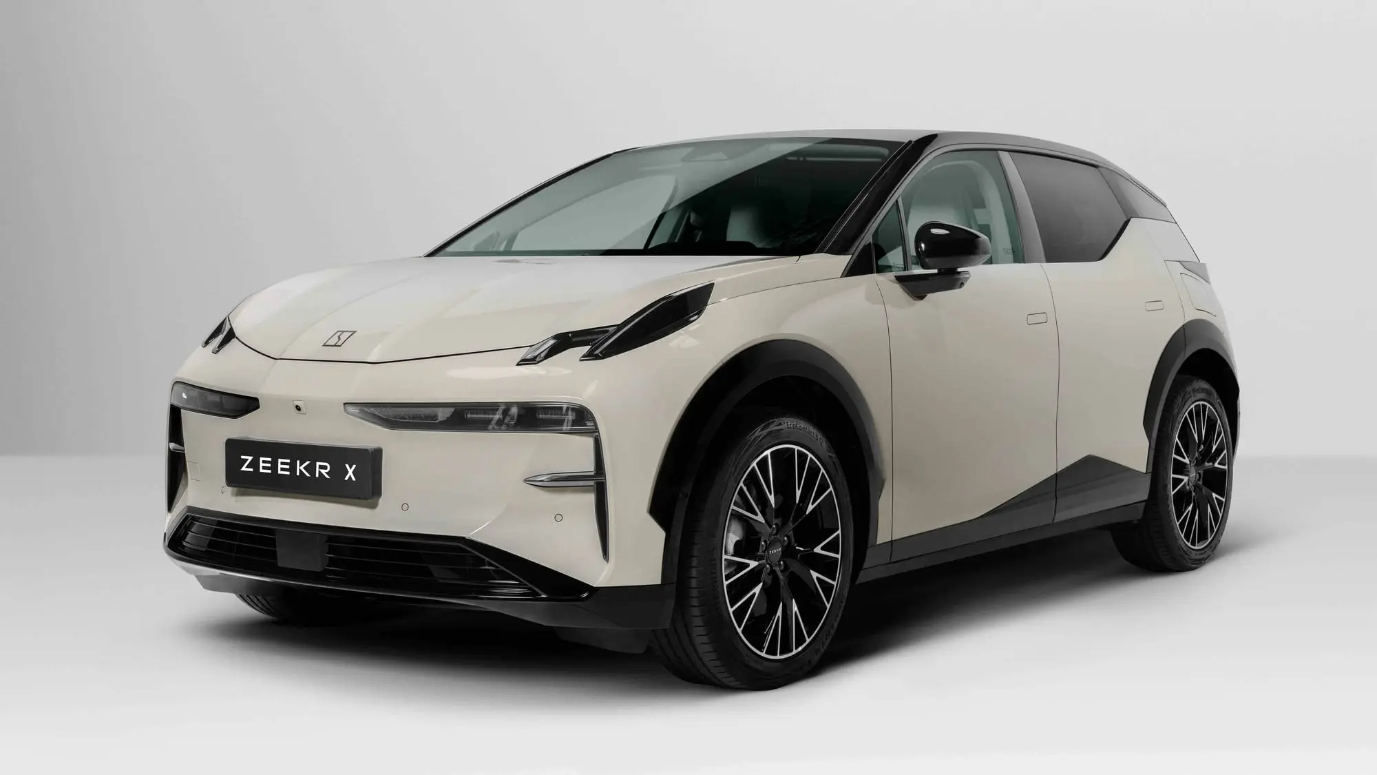The Zeekr X electric crossover delivers sporty performance, smart technology, and modern design with 10 unique features perfect for Saudi roads and lifestyle.
