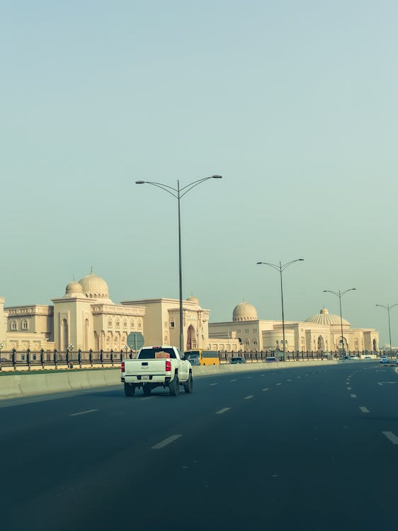 العثور على الكمال سيارات جيلي في الشارقة! استكشاف المحلية وكلاء السيارات شراء نصائح النماذج المتاحة ، لماذا جيلي تكتسب شعبية. الخاص بك الشارقة دليل السيارات.