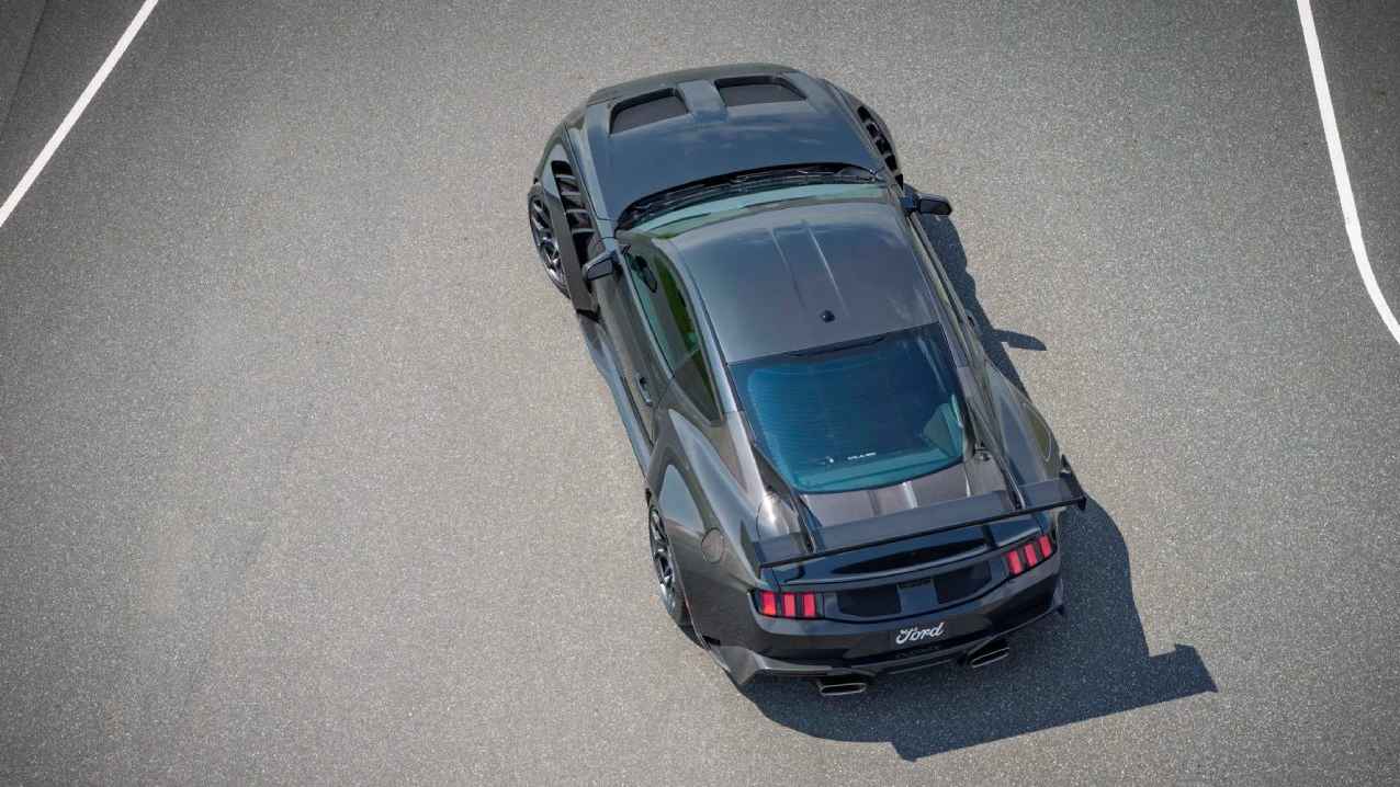 فورد موستانج GTD ليكويد كاربون: الوحش الأمريكي يتحدى بورش 911 GT3 RS