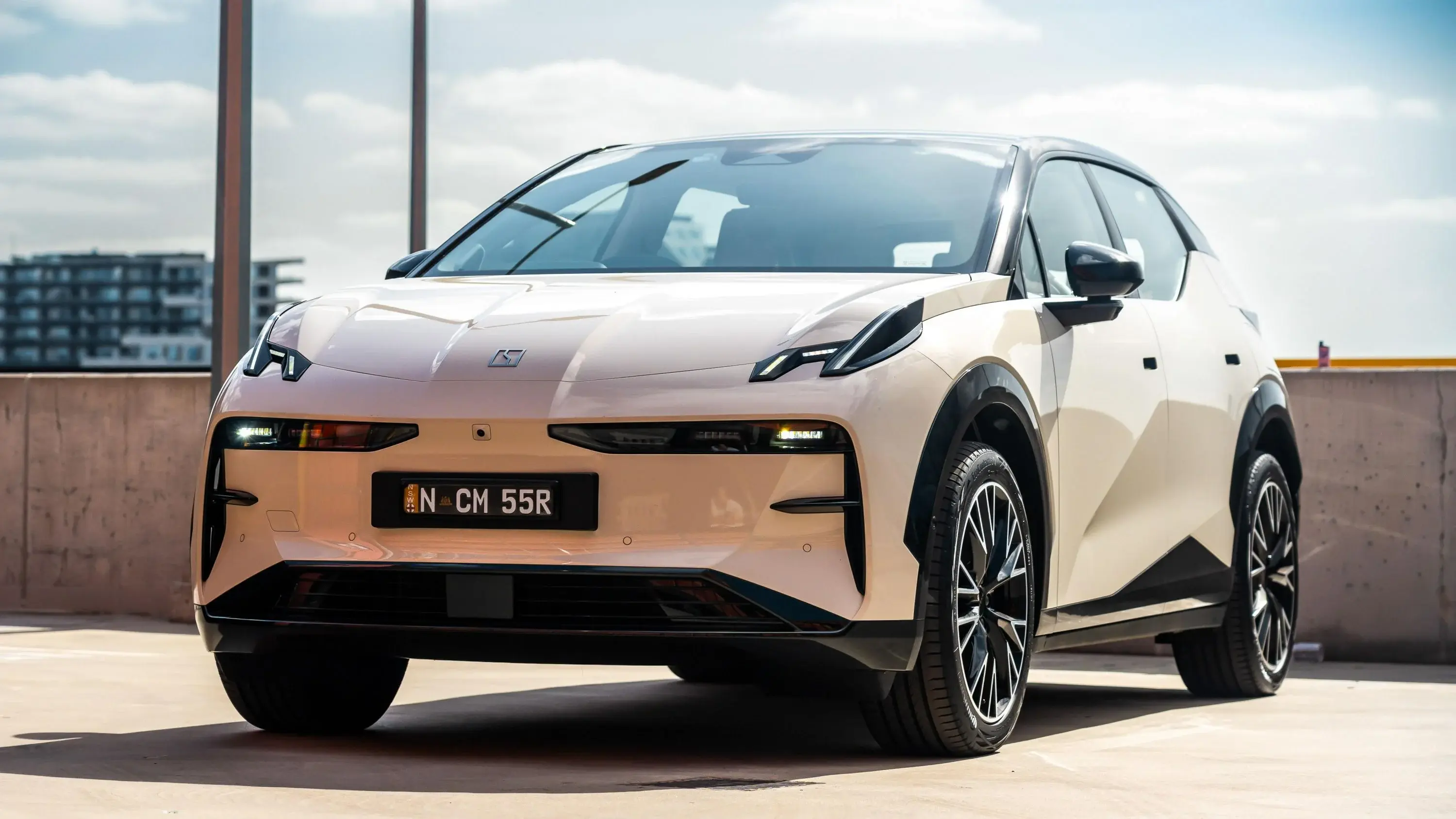 Zeekr X and Zeekr 001 2025 arrive in Saudi Arabia with luxury EV options, explore design, performance, battery, features, prices and which fits your lifestyle.