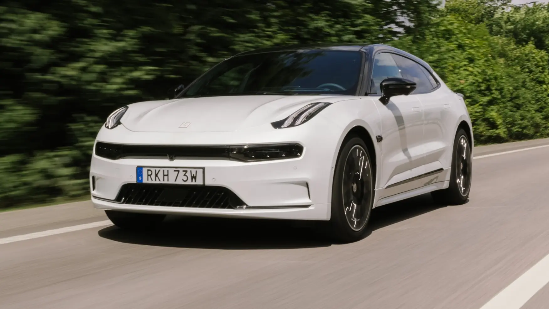 Zeekr X and Zeekr 001 2025 arrive in Saudi Arabia with luxury EV options, explore design, performance, battery, features, prices and which fits your lifestyle.