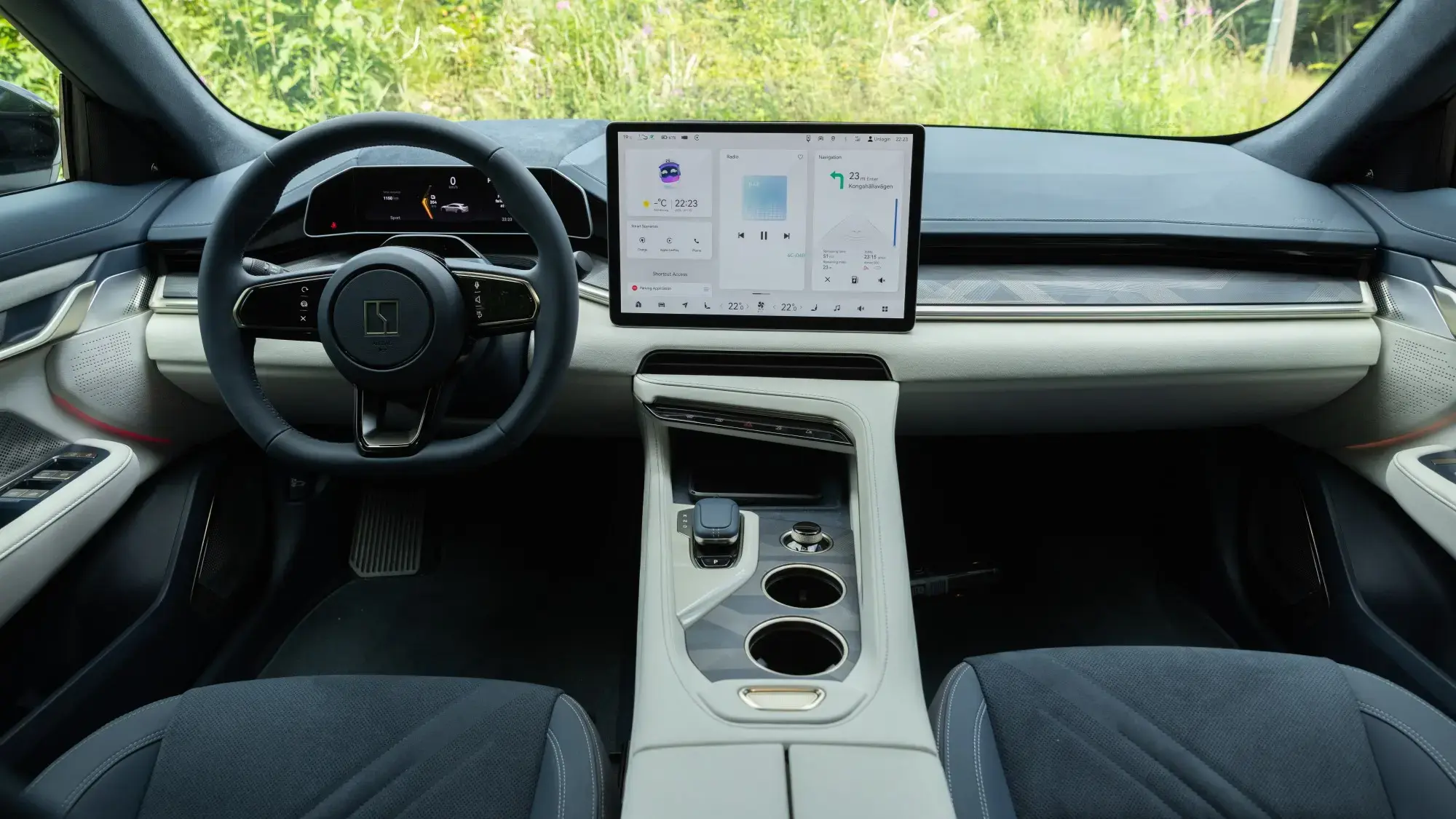 Zeekr X and Zeekr 001 2025 arrive in Saudi Arabia with luxury EV options, explore design, performance, battery, features, prices and which fits your lifestyle.