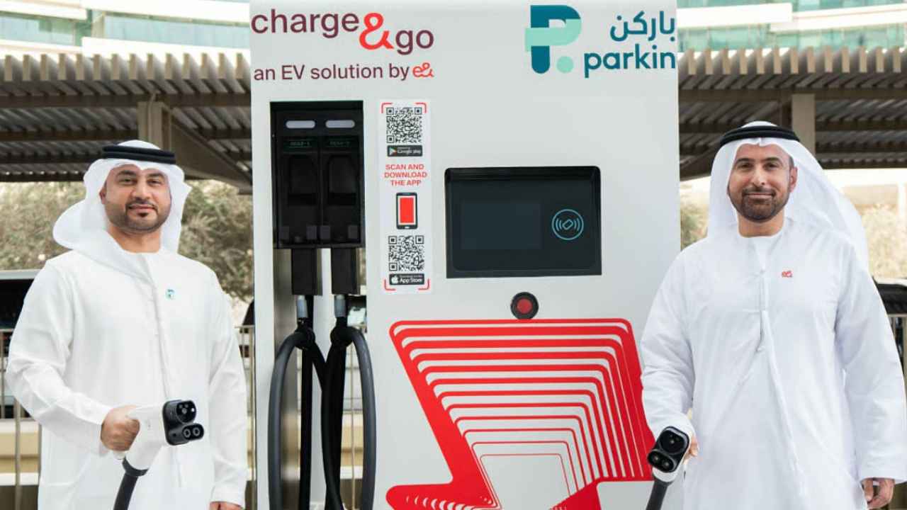 دبي تعزز بنيتها التحتية للسيارات الكهربائية بـ 200 شاحن فائق السرعة من Parkin وe&