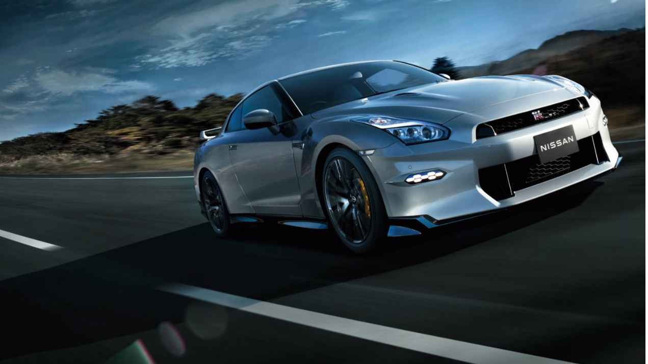 The End of the Nissan GT-R R35 Era: The Performance Legend Prepares for a New Generation with Hybrid Technologies