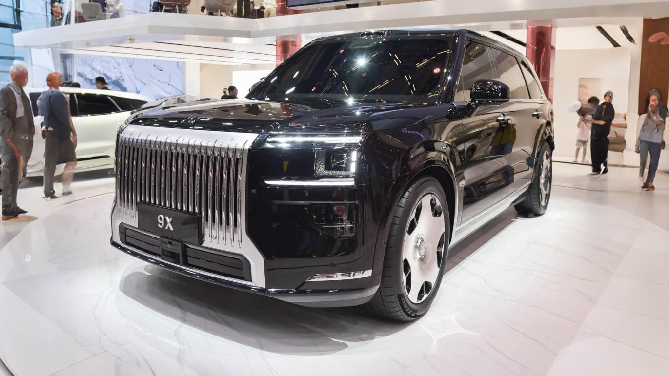 بسعر يبدأ من 67,327 دولارًا، تُطلق زيكر 9X 2025  في معرض تشنغدو للسيارات بقوة 1381 حصانًا ومدى يتجاوز 1000 كم