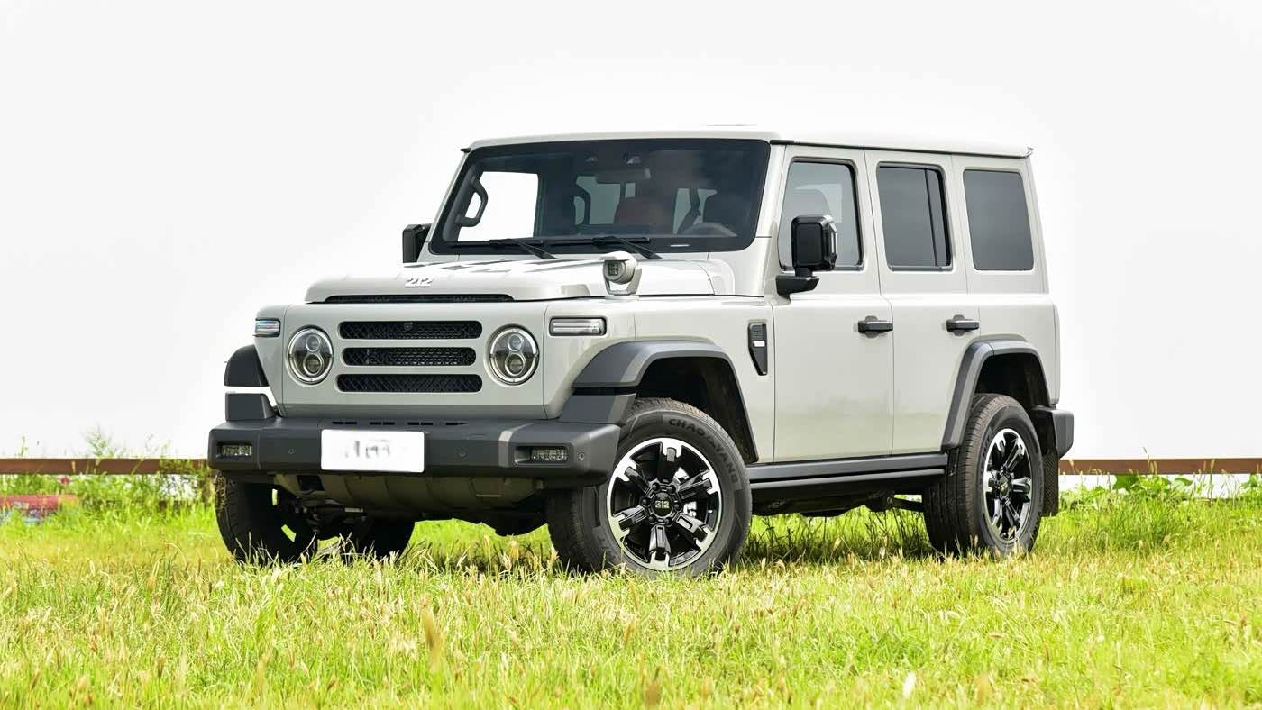 Launch of the Upgraded 212 T01 Review Officer at the Chengdu Auto Show 2025